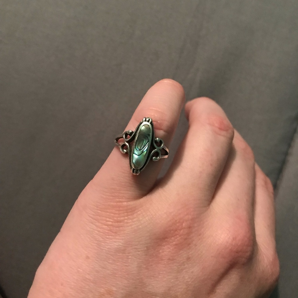 Green Stone Ring 💚 - Picture 2 of 8